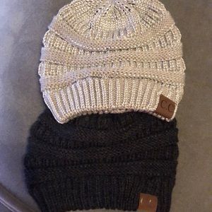 2 CC beanies